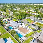 Private Pool - Outdoor Shower - Arcade Games