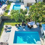 Private Pool - Outdoor Shower - Arcade Games