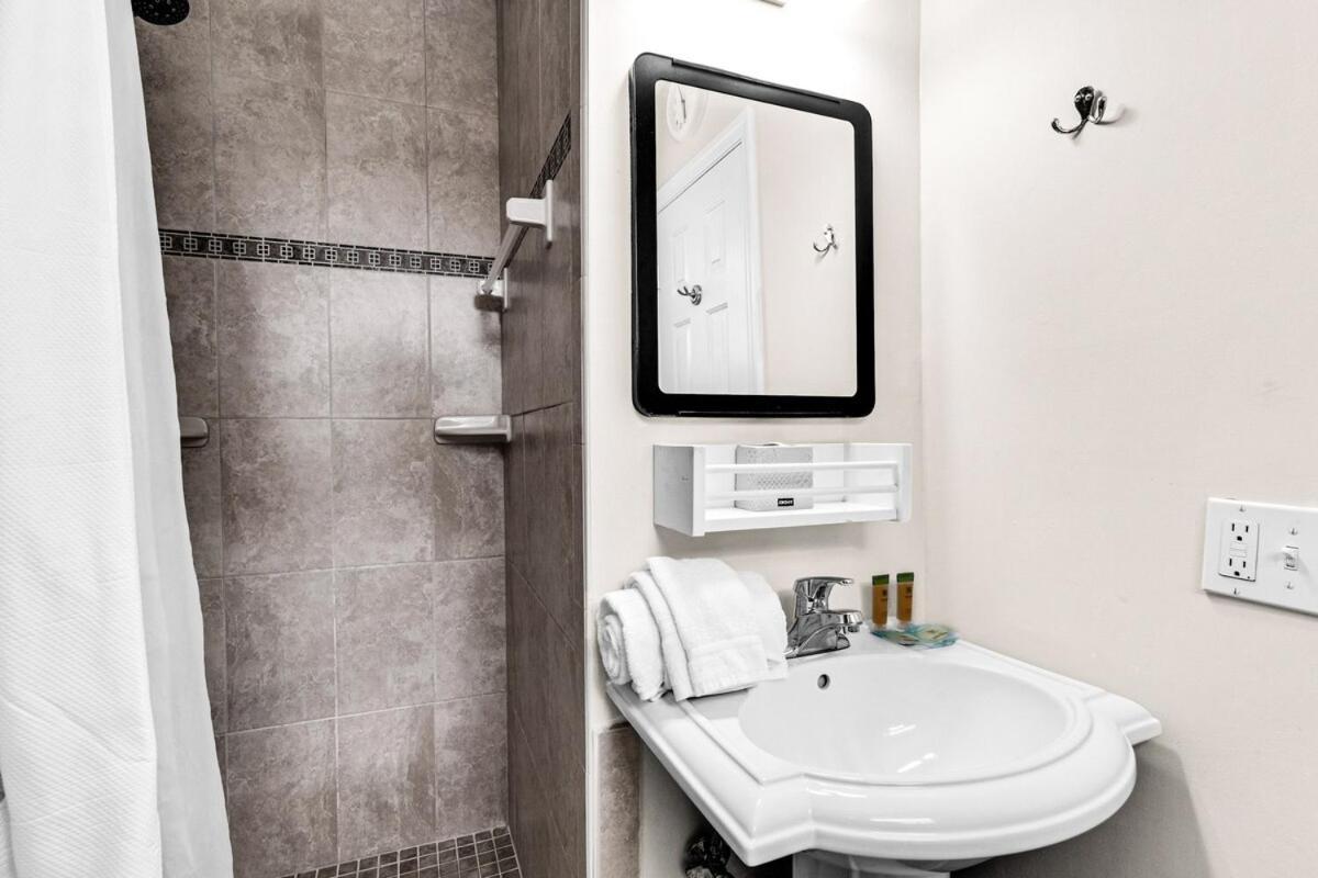 Private Pool - Outdoor Shower - Arcade Games Fort Lauderdale