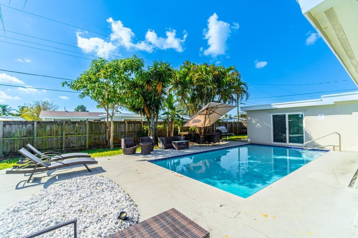 Private Pool - Outdoor Shower - Arcade Games